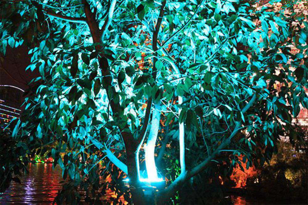 永利集团官网照明的RGB投光灯用在海内景观亮化项目